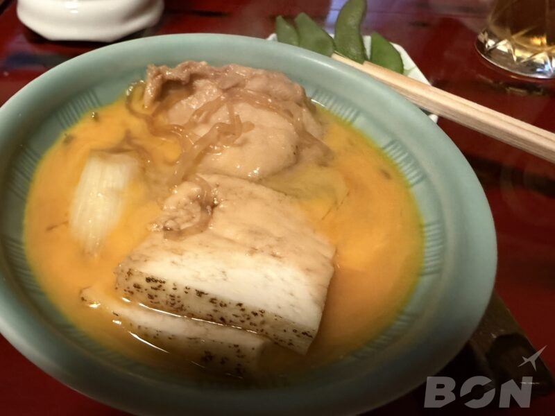 ぼたん 鳥すき焼きをいただく様子