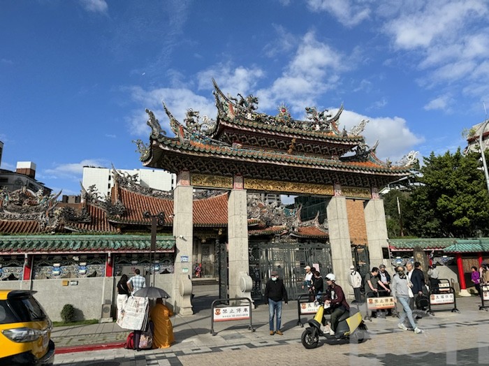 艋舺公園から龍山寺へ向かう道