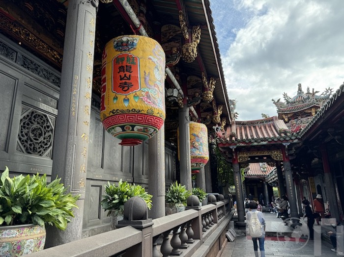 龍山寺 後殿