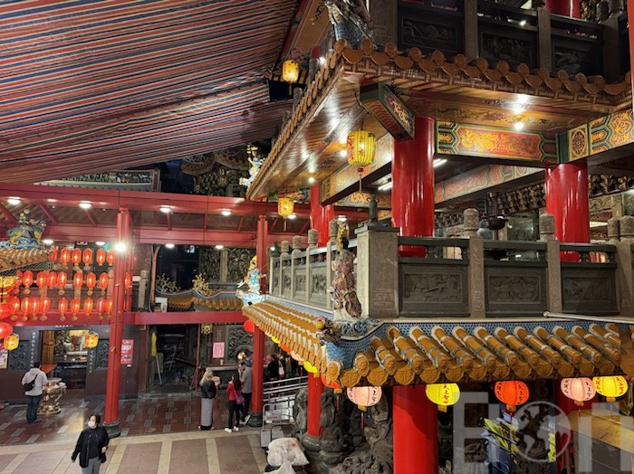 饒河街観光夜市 屋台が立ち並ぶ通り