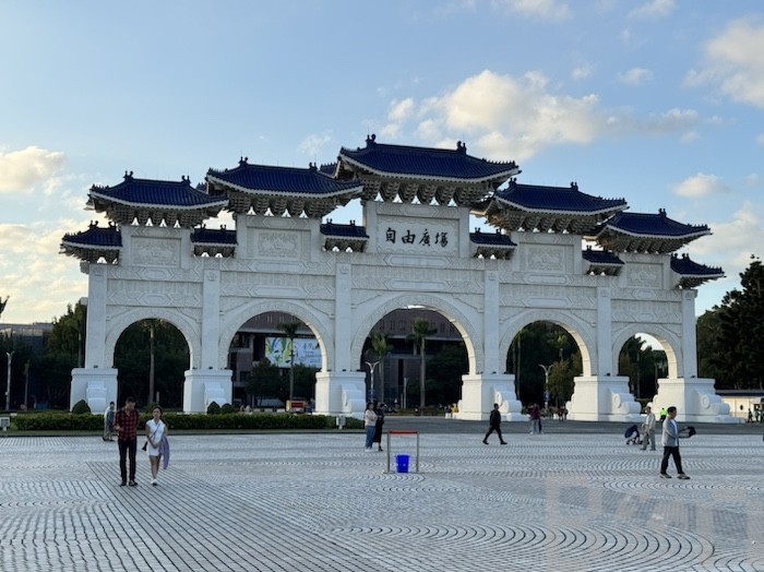 大中至正門(自由広場入口)