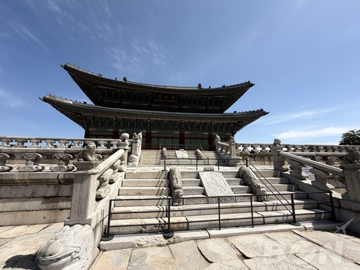 景福宮 守門将交代儀式 カラフルな民族衣装の守門将
