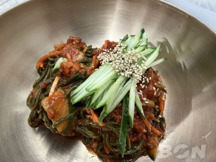 明洞餃子 비빔국수（辛い和え麺）