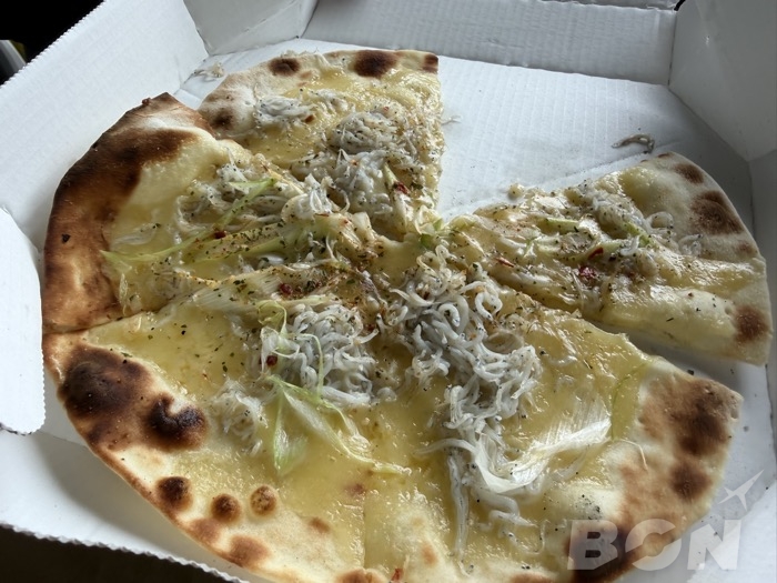ジュビロ磐田のしらすピザ